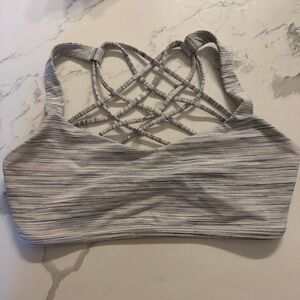 Lululemon free to be sports bra size 6